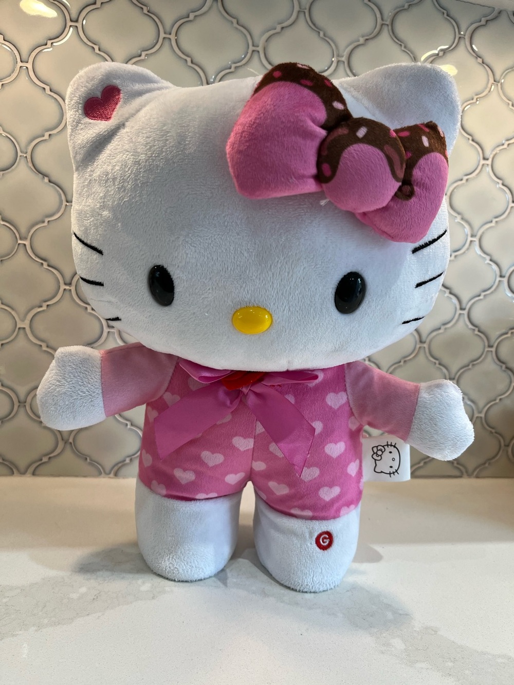 Hello Kitty Valentine’s Day Side Stepper – Musical Dancing Plush – Ganz Sanrio 2